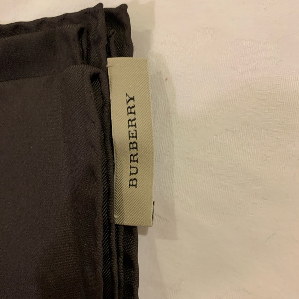 Burbery Brown And Cream Scarves. - Picture 6 of 6